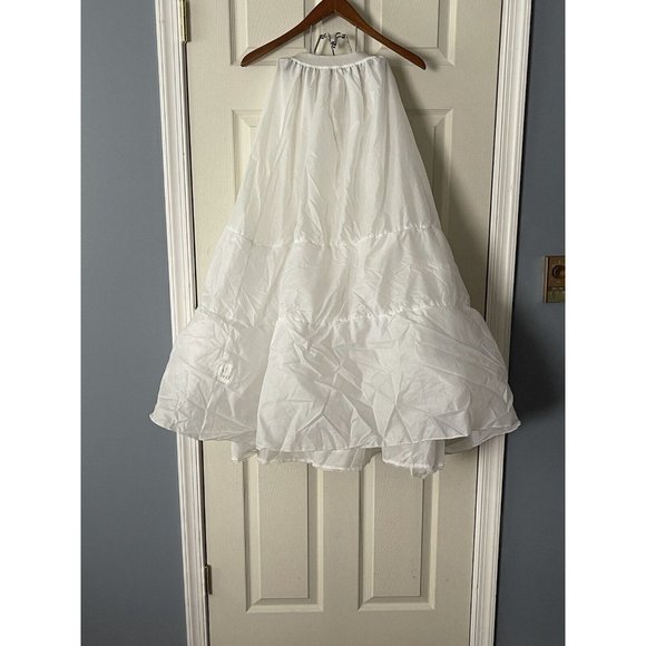 Beautifully Designed Bonny Bridal Wedding Dress with Veil, Slip, Garment Bag - Picture 10 of 12